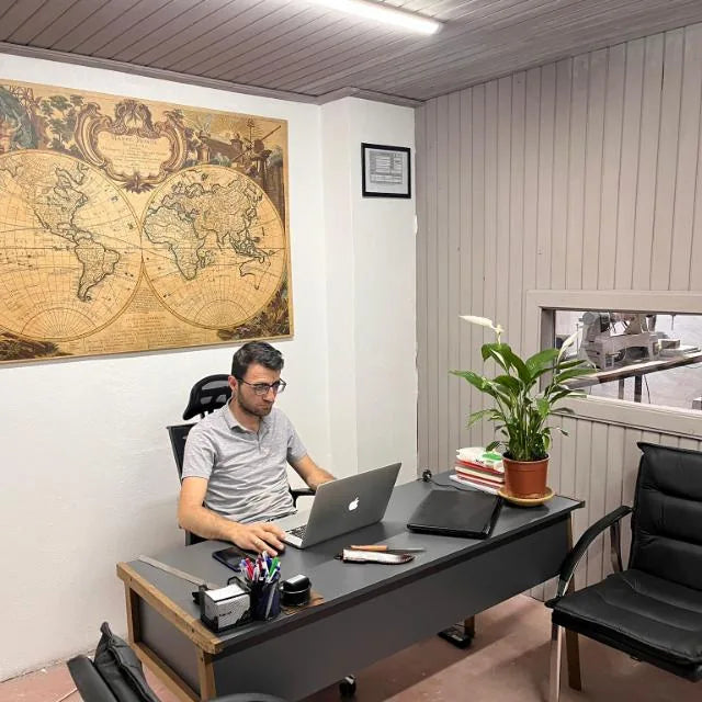 Craftman Atölye ofisinde çalışma anı